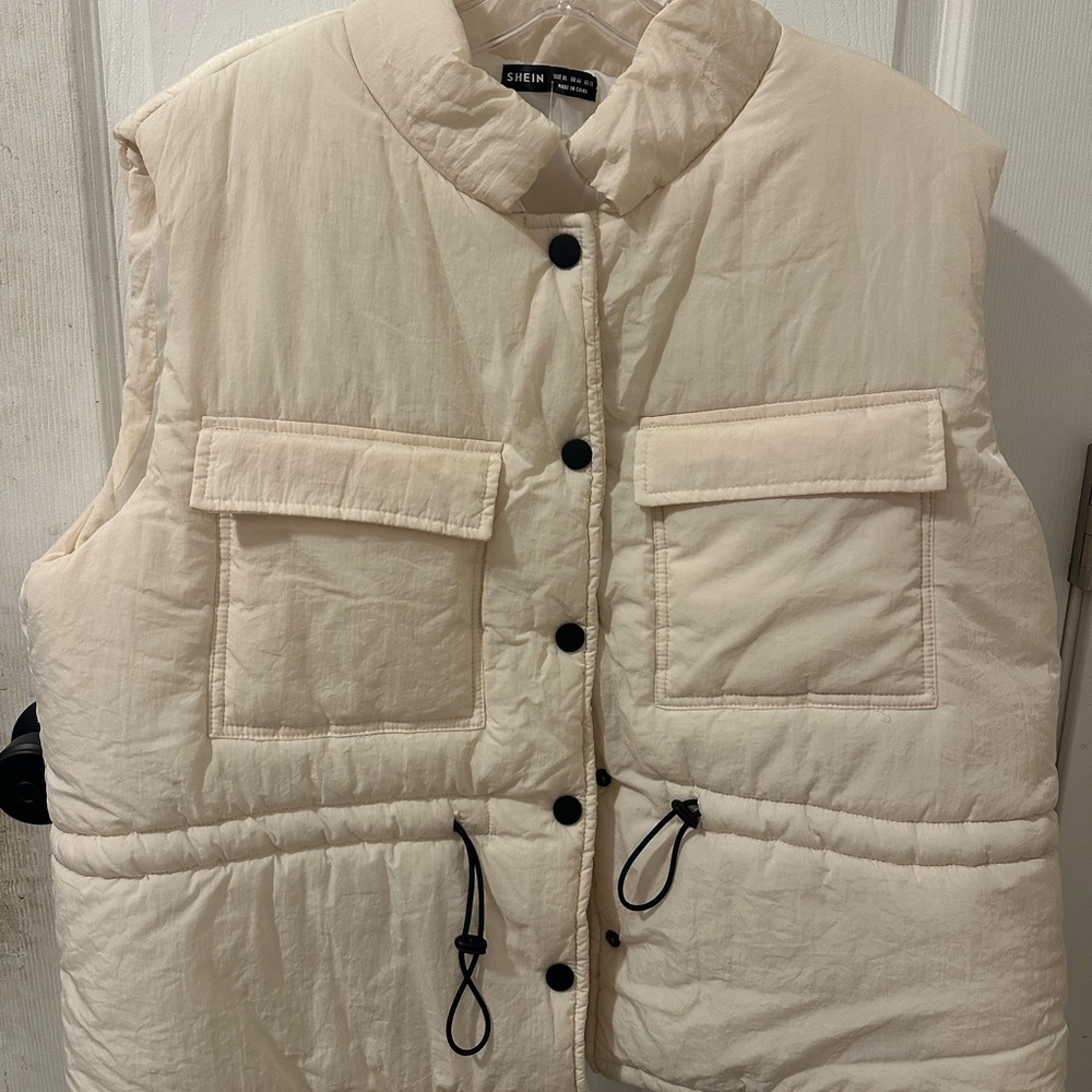 SHEIN Women's Cream Puffer Vest